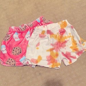 Lot of 2 Shorts Tie dyed & cookie Milk in size 6